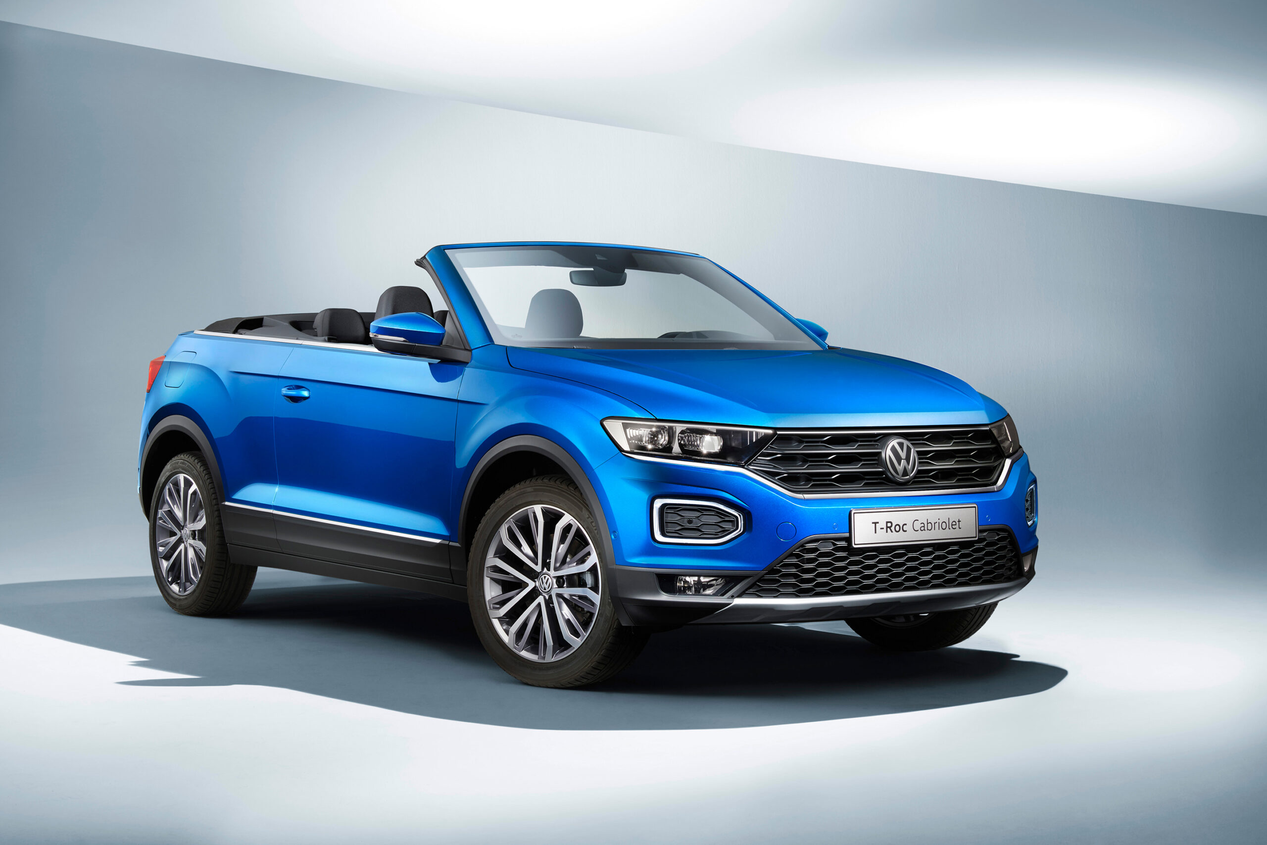 01_2 T-ROC_C_3_4_FRONT